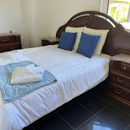 And Modern Flat Near Airport Apartment