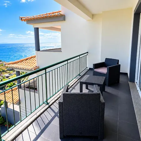 And Modern Flat Near Airport Santa Cruz (Madeira)