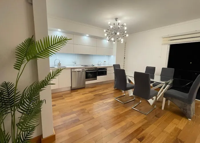And Modern Flat Near Airport Santa Cruz (Madeira)